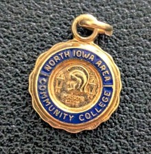 Vtg 10K Gold Charm – North Iowa Area CC Trojans – Mason City, IA – 1cm Pendant
