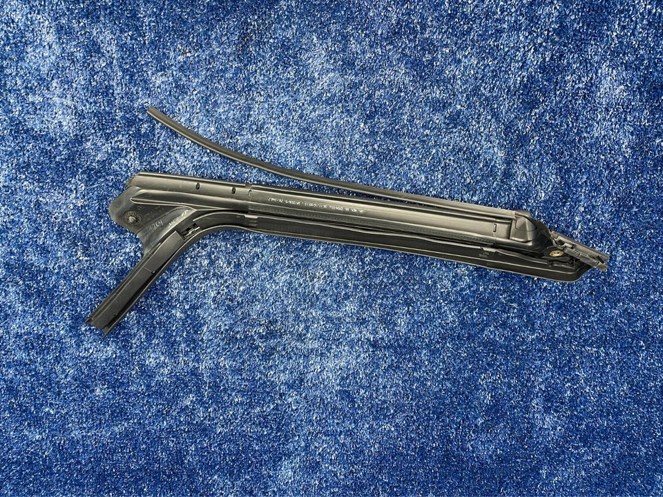 2016–2019 Buick Cascada Front Right Door Window Weatherstrip OEM 13370008 - Image 4 of 4