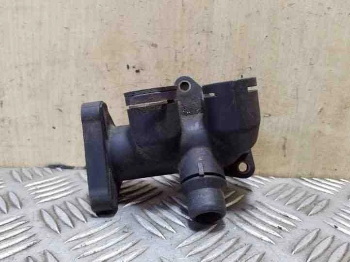 AUDI A4 8D2, B5 Manguera Refrigeración 058121133B 1.8 Gasolina 92kw 1999 26151672 Foto 3 de 4