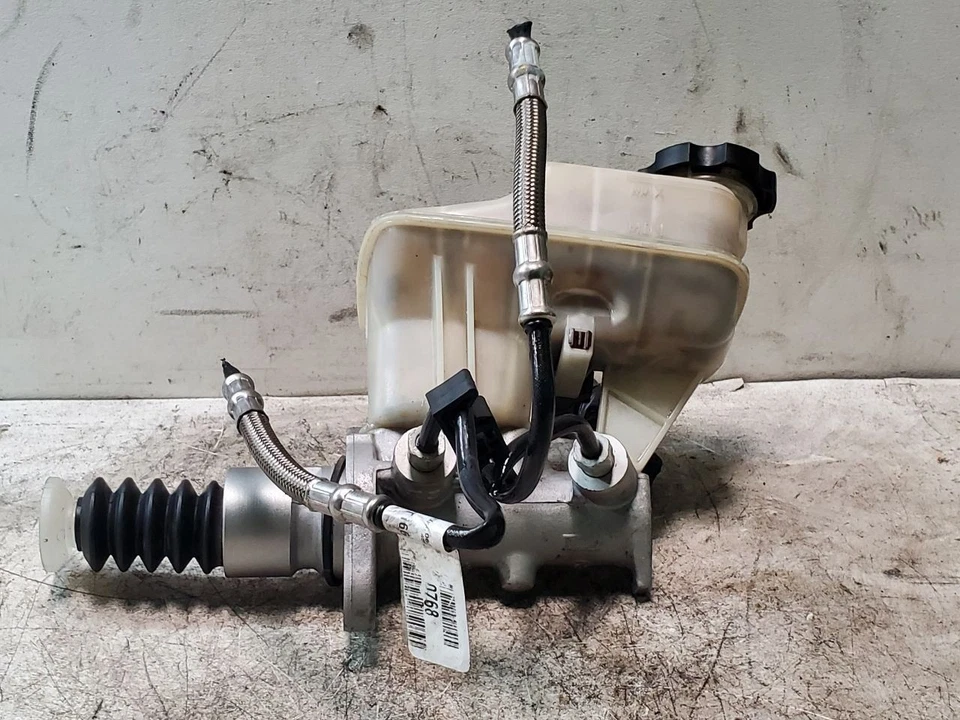 Главный цилиндр тормоза 2015 Cadillac SRX от оригинального производителя - Изображение 2 из 4