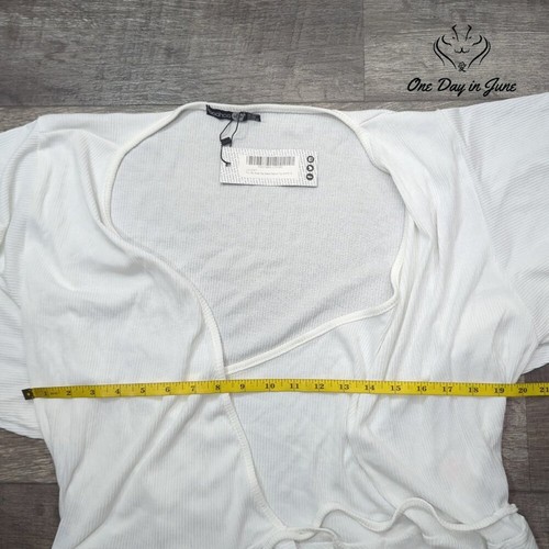 Top Boohoo taglie forti a costine avvolgente con cappuccio manica peplo taglia 22 - Foto 3 di 5