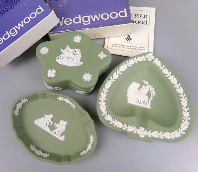 Wedgwood Salbei Grün Jasperware Schmuck Geschirr Tabletts Teller & Box. Einige verpackt.