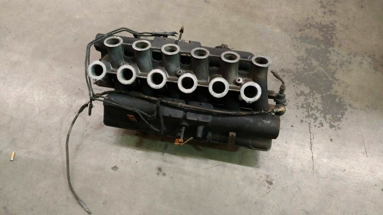 LAMBORGHINI MURCIELAGO LOWER INTAKE MANIFOLD OEM 490147001