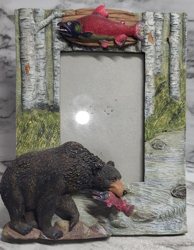 Bilderrahmen. Harz. Geprägt. Schwarzbär. Lachs. Freistehend. Kabine...