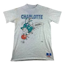 VTG NBA CHARLOTTE HORNETS NUTMEG MILLS Break Through T-SHIRT SIZE M Distressed