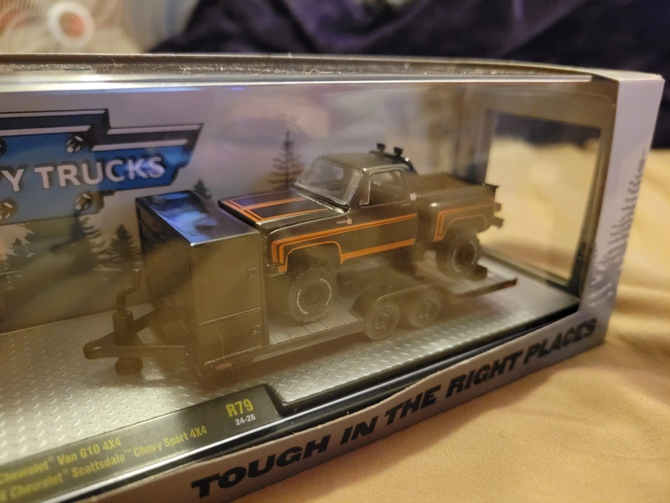 Camiones M2 Machines 1971 Chevy Van G10 4x4 1976 Chevy Scottsdale Sport 4x4 Foto 2 de 4