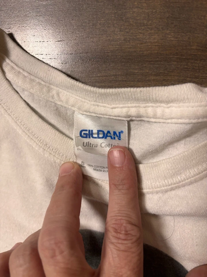 Wo Taylor Swift Red Tour 2013 Concert Tee Size S Gildan Black And White Shirt - Image 4 of 4