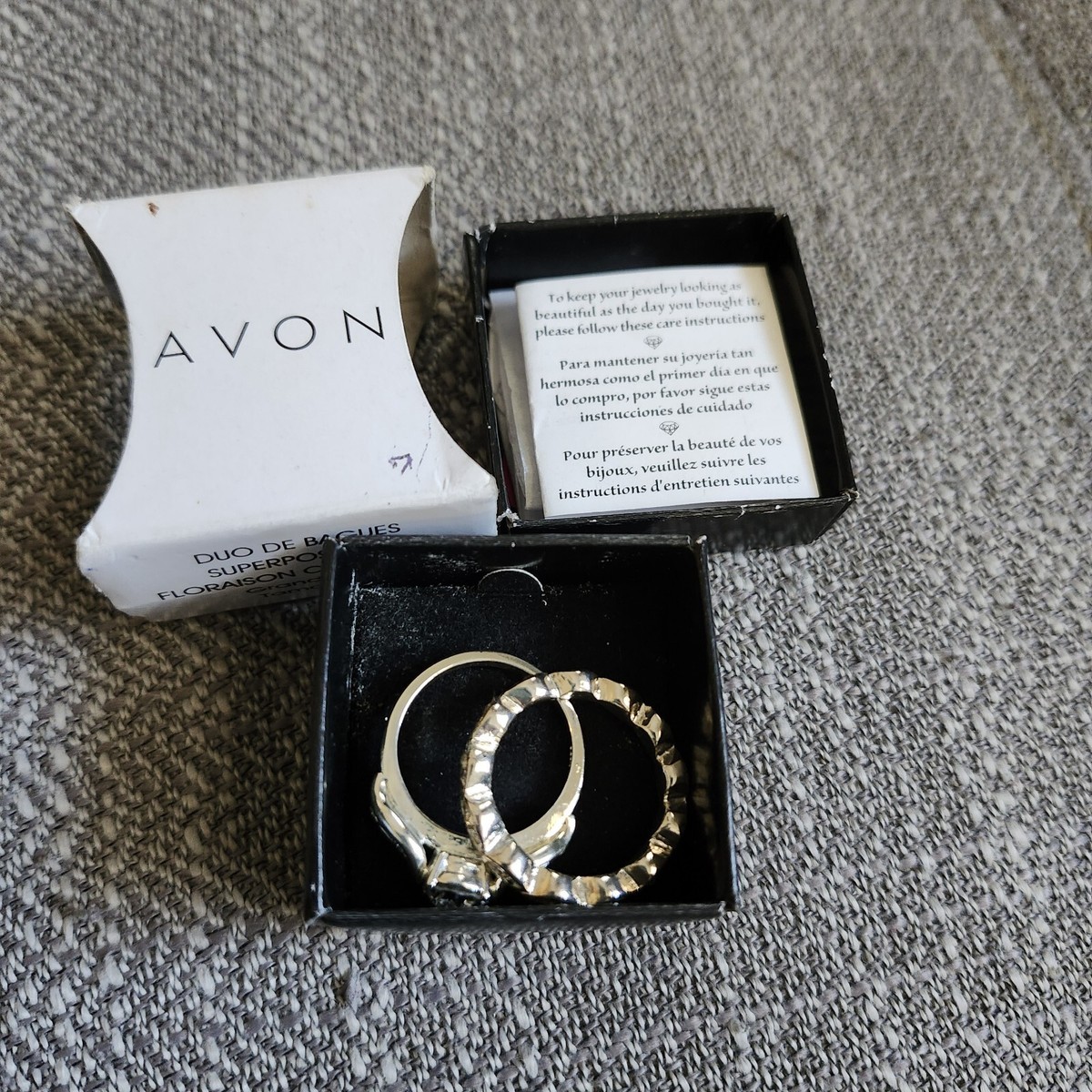 Avon 2015 New NIB Shimmer Bloom Two Piece Duo Stackable Ring Set Size  Vintage