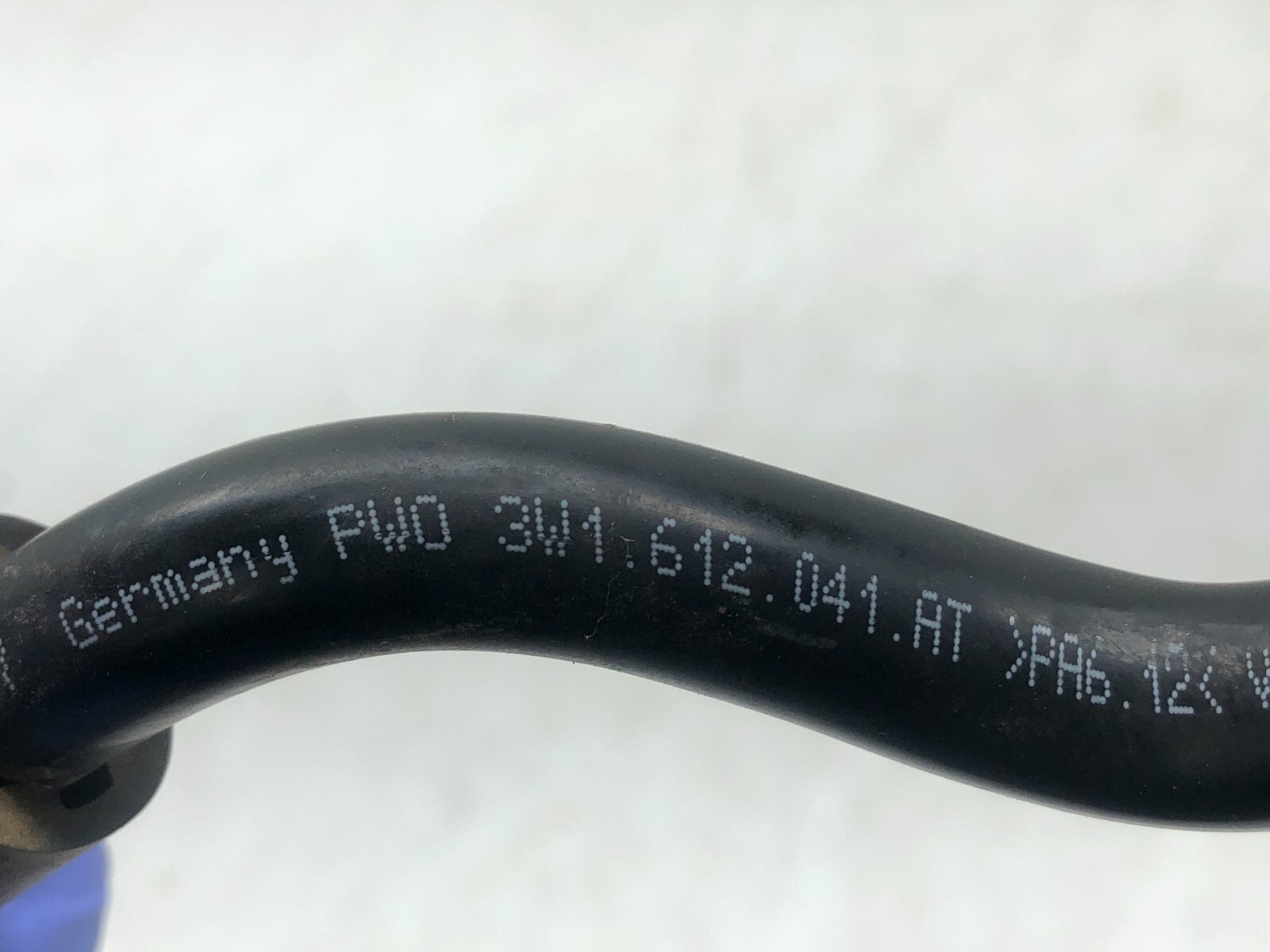2014-2018 BENTLEY FLYING SPUR 4.0L V8 VACUUM PIPE LINE HOSE WITH CHECK VALVE OEM