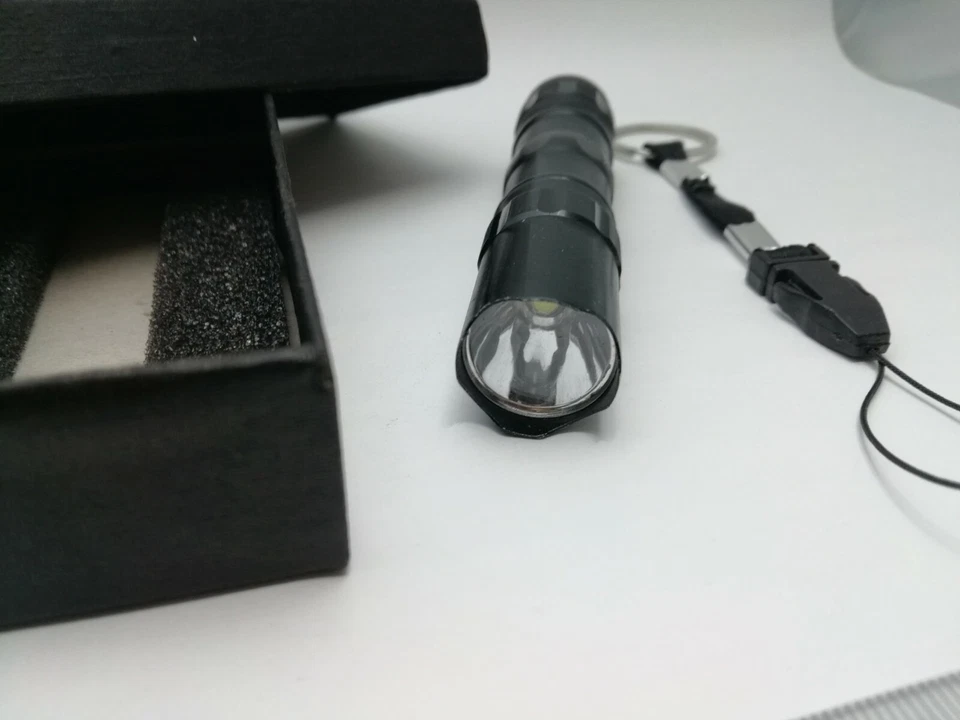 Linterna deportiva mini negra led 3 W multicolor a pilas 3W - Imagen 4 de 4