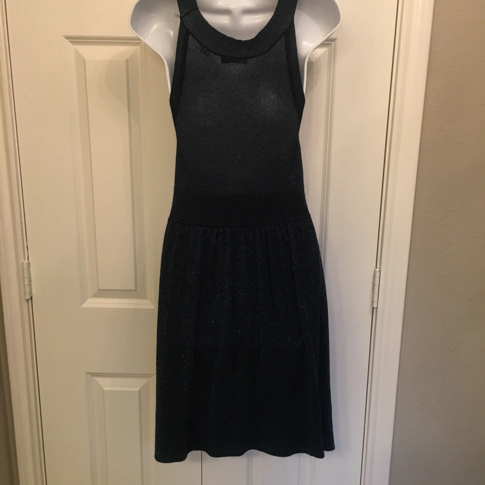 Vestido de festa LUX fit flare tiras tamanho P azul marinho brilho fio metálico em excelente estado usado - Imagem 4 de 4