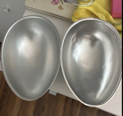 Egg Cake Pan in Wilton 3D Baking Pan Mold Includes 2 Baking Bases Vintage 1971