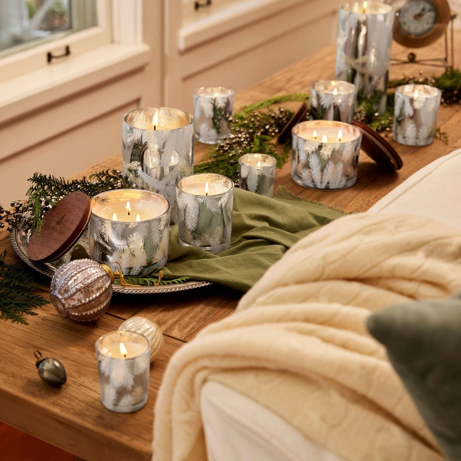 Thymes Frasier Fir Candle - Thumbnail 4