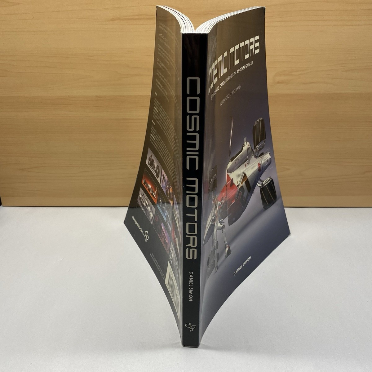 Cosmic Motors : Spaceships, Cars and Pilots of Another Galaxy by