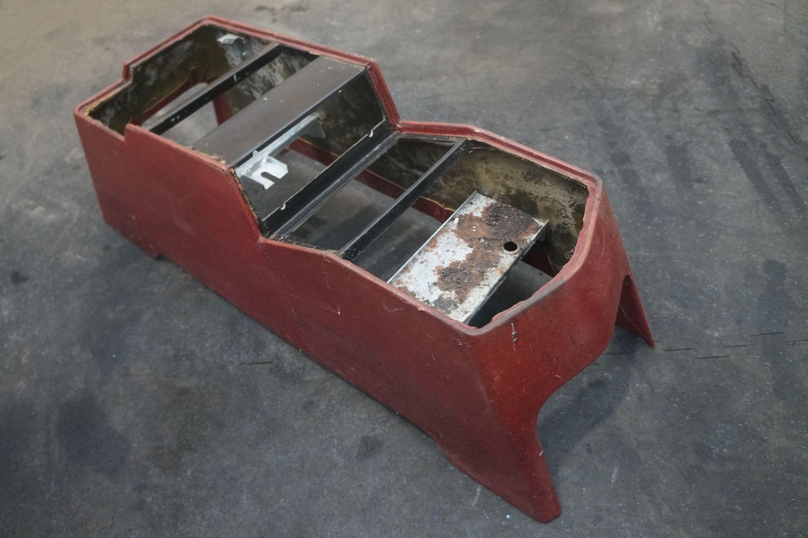 Center Console Tunnel Base Lining Red 60593300 OEM Ferrari Mondial 1982 *Note*