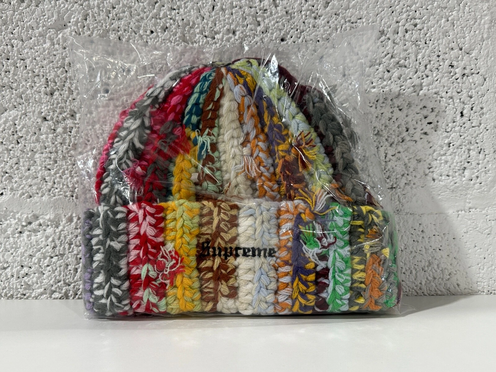 NEUF SCELLÉ Bonnet Supreme noué main FW23 multicolore authentique