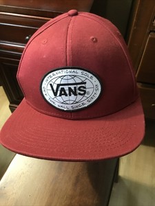 maroon vans hat