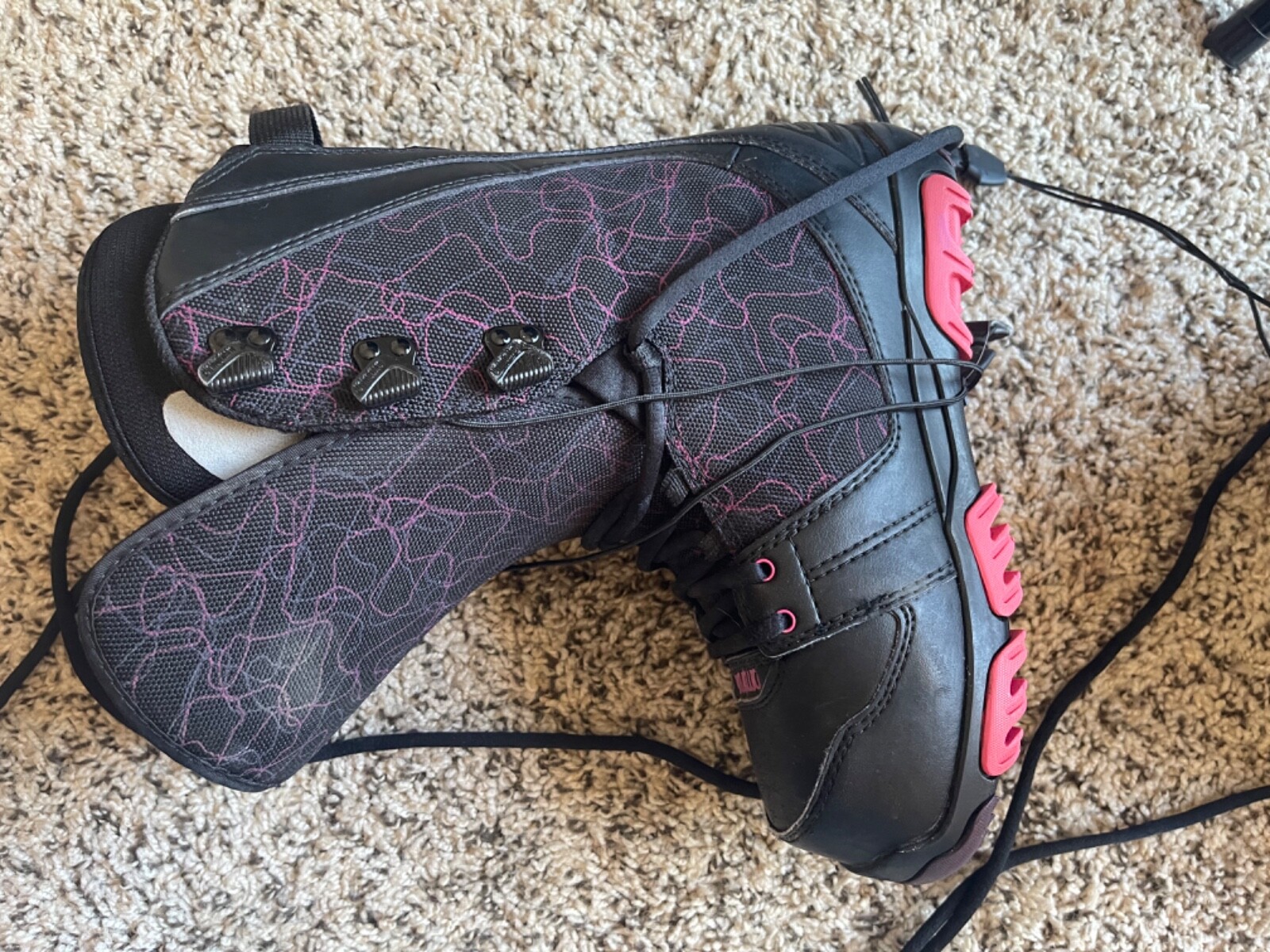 Vision snowboard, (brand thirty two) size 8 boots & bindings !