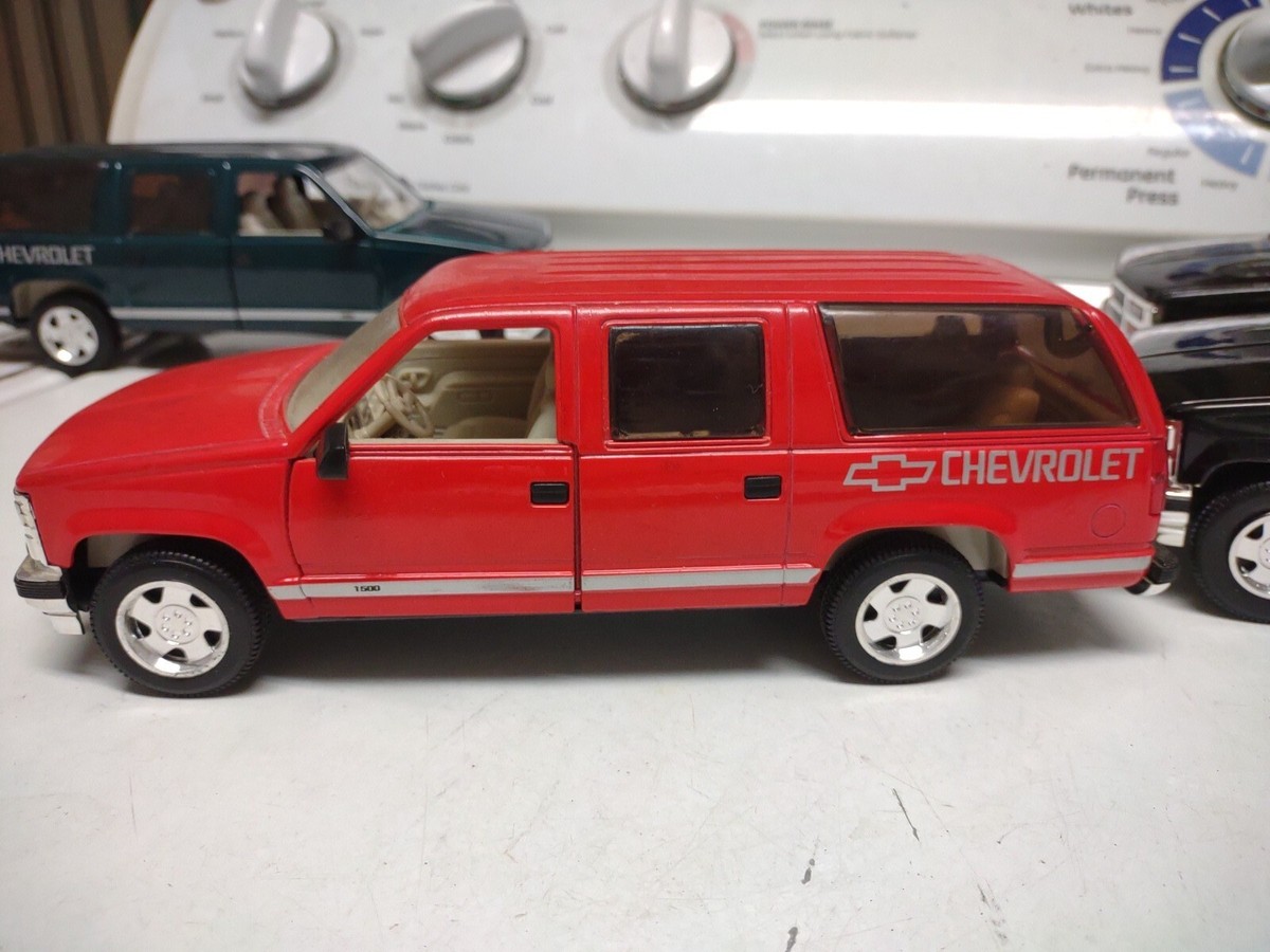 SUNNYSIDE CHEVROLET SUBURBAN 1:24 SCALE diecast MODEL SUV 90'S