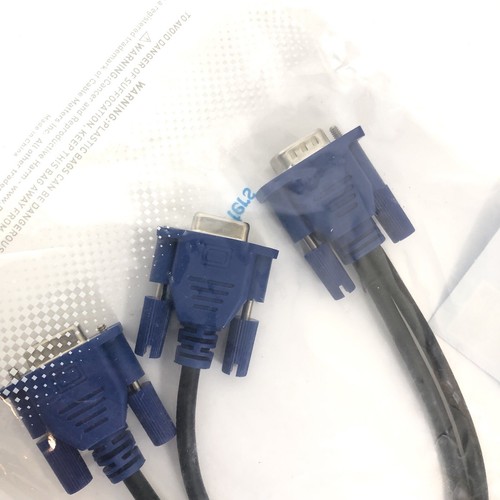Cable Matters VGA Monitor Y-Splitter Cable for Screen Duplication, 1 Foot 113051 - Picture 5 of 6
