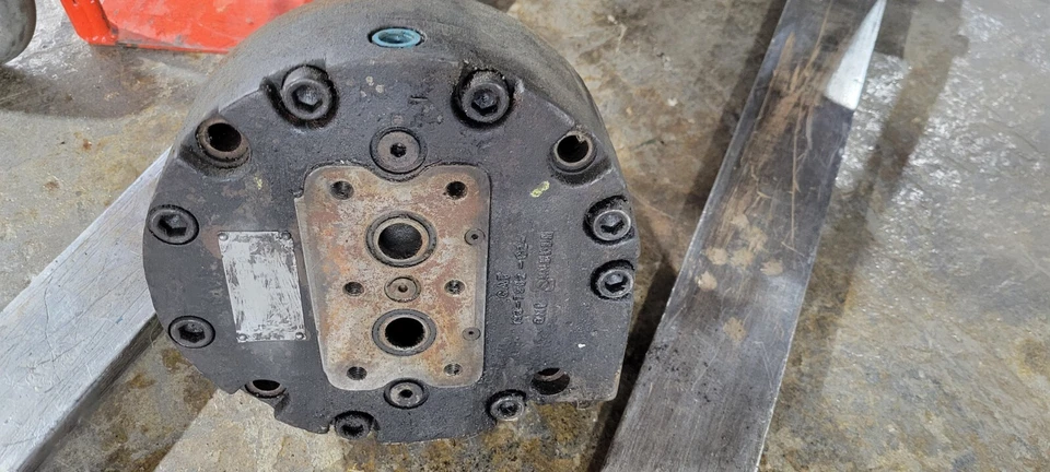 1905970, motor de accionamiento para Caterpillar 330C. Usado, motor Core-Drive solamente. Foto 3 de 4