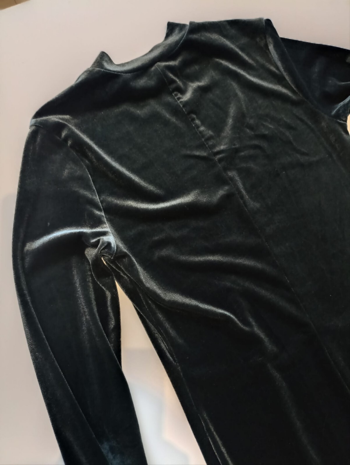 Vestido de terciopelo color verde botella Talla 38 Bershka