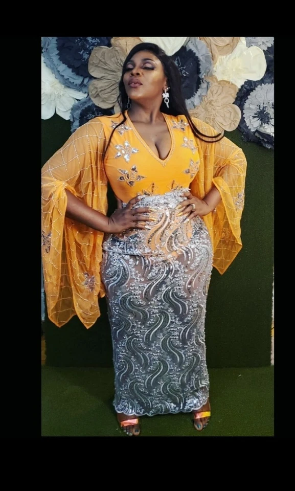 Malla nupcial plateada con tela de encaje bordada con cuentas floral - 1 yarda Foto 4 de 4