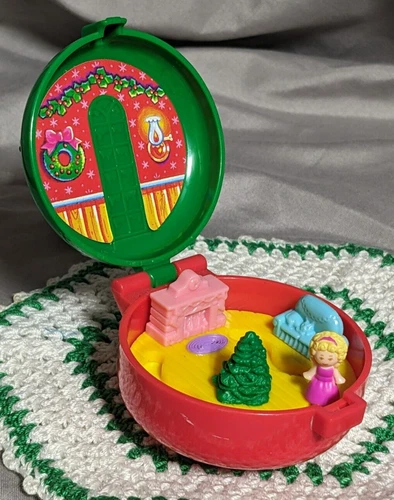 McDonalds Totally toys holiday 1993 Polly Pocket Christmas Dance locket/compact