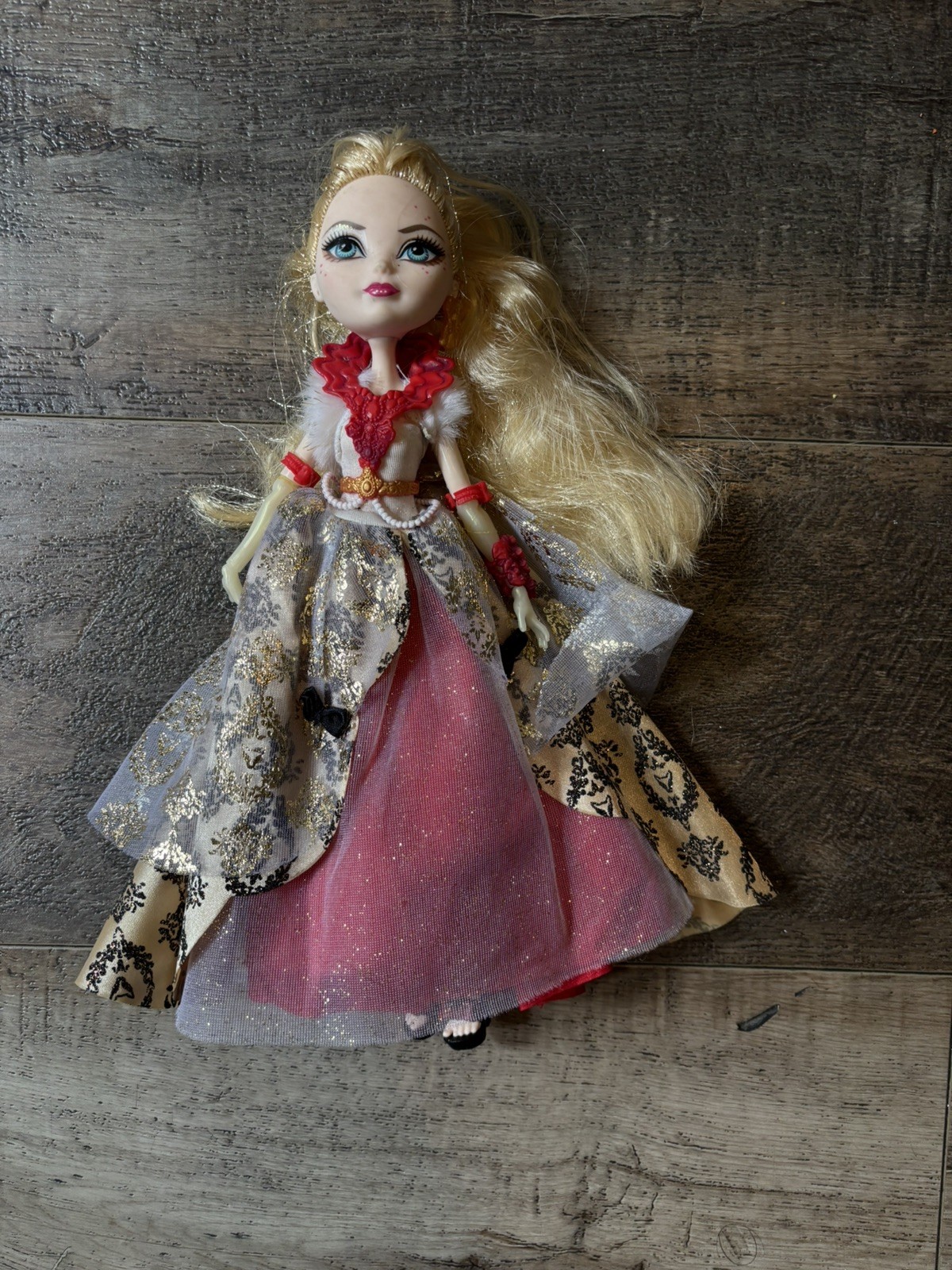 Ever After High Apple White Thronecoming Doll 