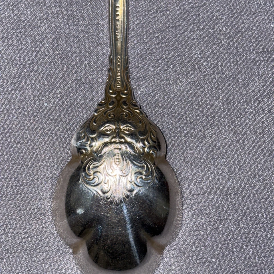 Cuchara estriada de plata de ley WELSH & SON con una cara a cada lado. Magnífico! Foto 2 de 4