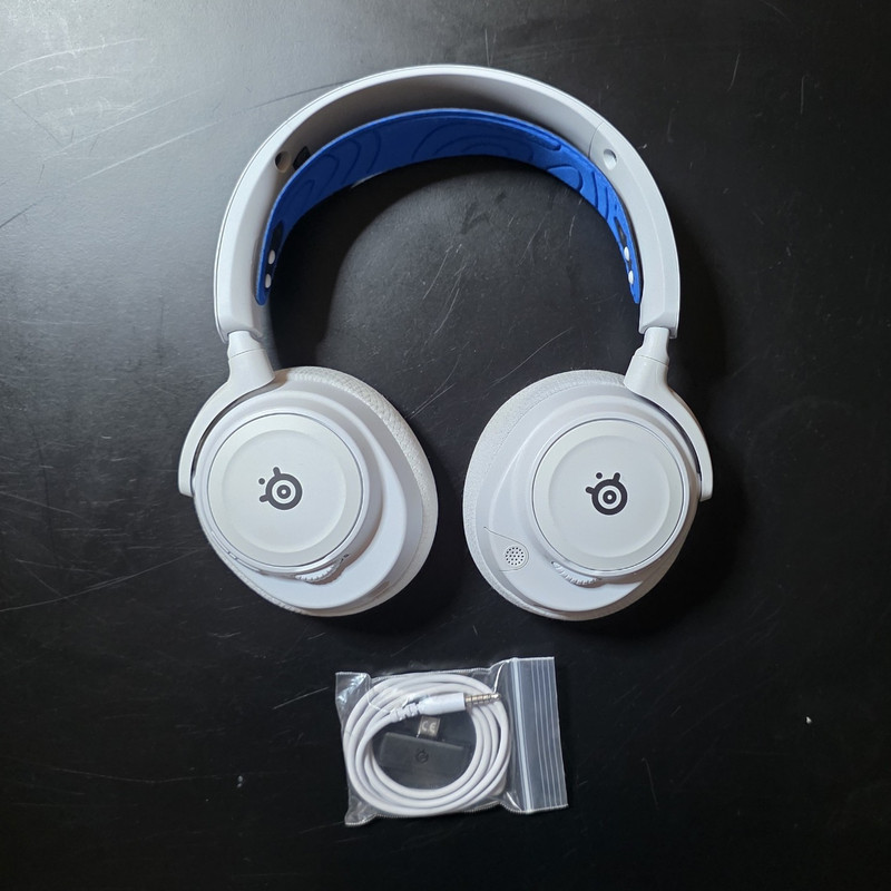 SteelSeries Arctis Nova 7P Wireless Gaming Headset - White (PS5/PC/Switch)