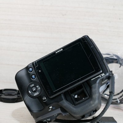 ソニー DSLR カメラa330 Sony Alpha DSLR-A330 Kit (Brown) 10.2-megapixel digital SLR camera