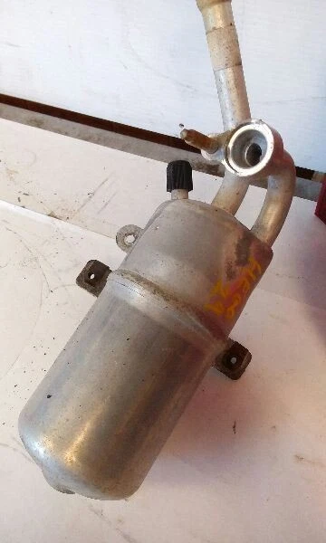 2006 Ford Focus AC Hoses 2.0 Liter 4 Cylinder - Image 2 of 4