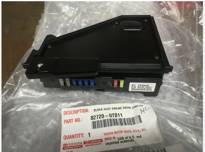 OEM TOYOTA VENZA JUNCTION BLOCK FITS SELECT 2009-2015 3.5L MODELS ONLY