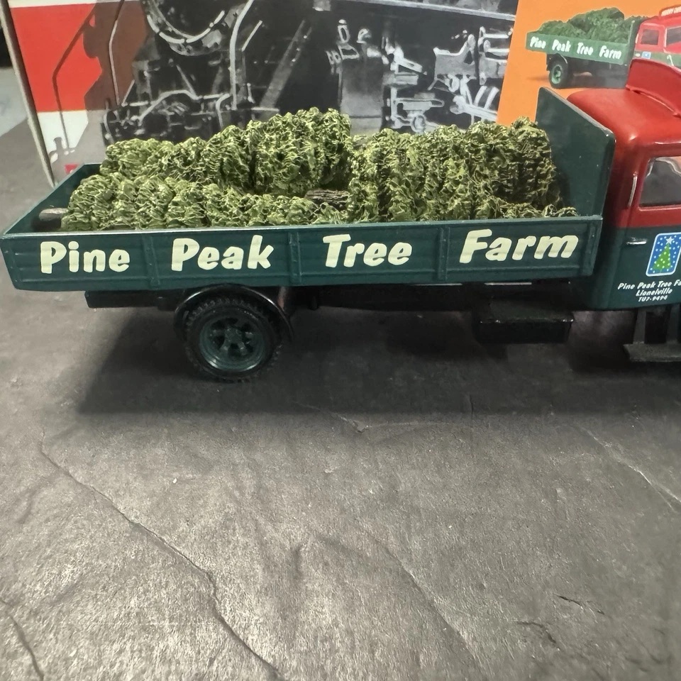 CORGI LIONELVILLE PINE PEAK TREE FARM CHRISTMAS TRUCK .  LIMITED ISSUE - Image 3 of 4