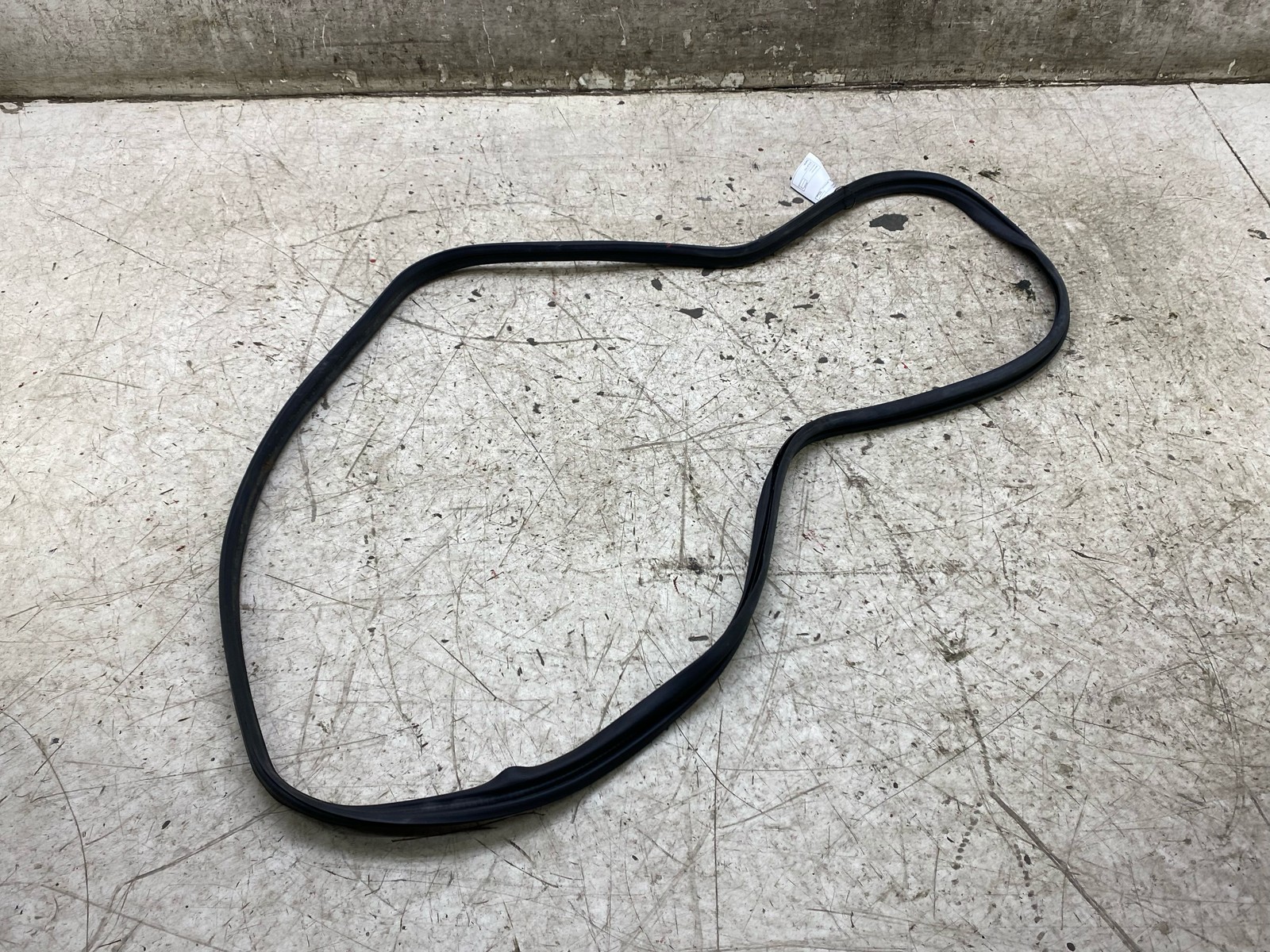 2020-2024 ASTON MARTIN DBX OEM REAR TRUNK LID LIFTGATE BODY WEATHER STRIP SEAL