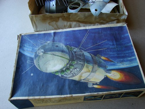 Sputnik spaziale sovietico DDR USSR modello vintage Plasticart Vostok-1 - Foto 4 di 9