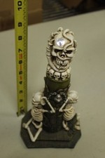 Skeleton Skull in Dungeon Aquarium Fish Tank Decor - From Spain