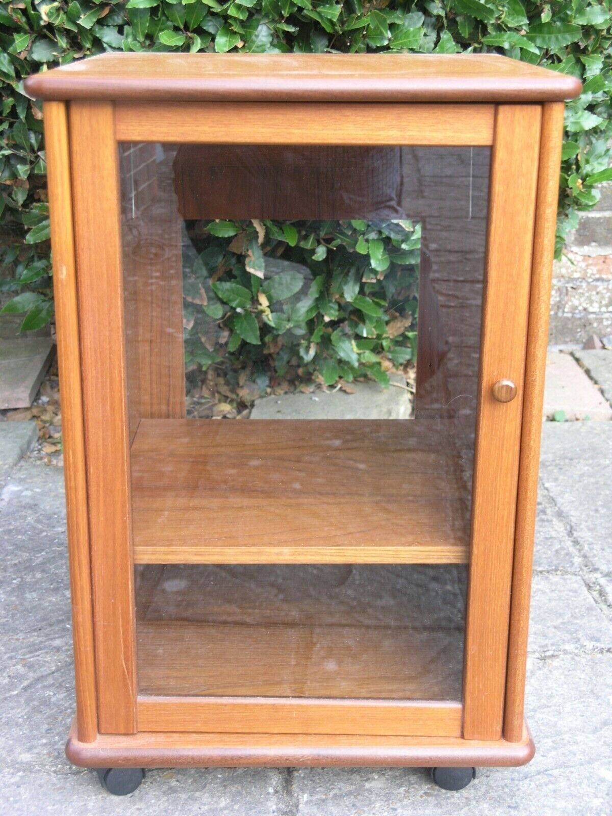 Retro/Vintage Mid Century Teak G Plan Hi Fi / drinks unit. Collect BN21