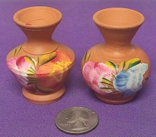 Coppia di vasi vintage in ceramica terracotta floreale dipinti a mano alti 2"