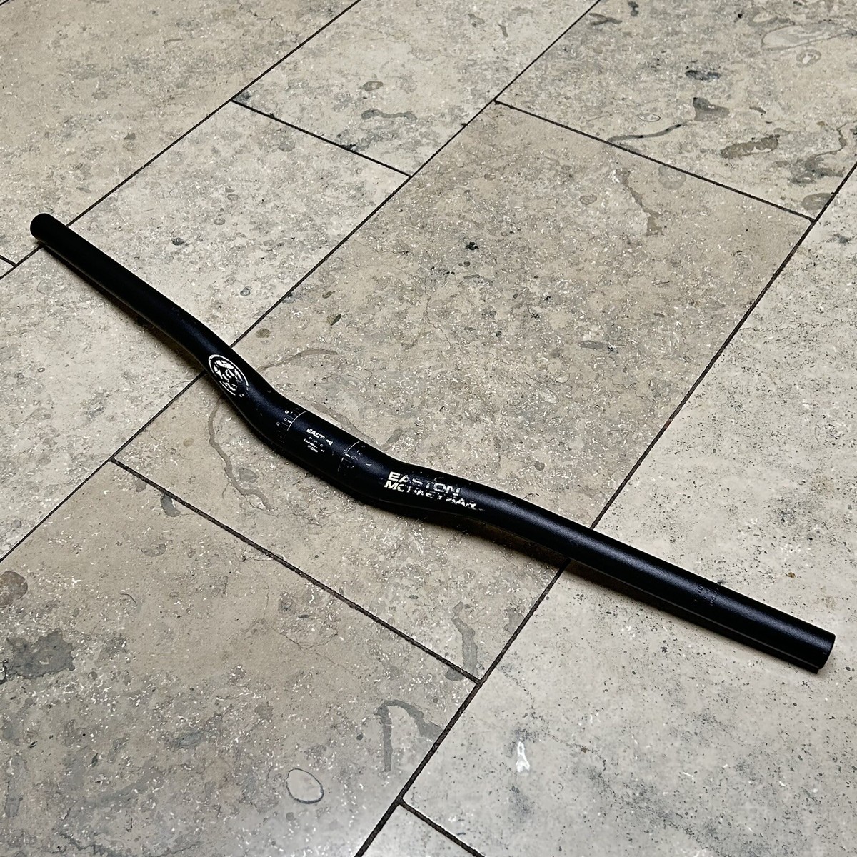 Easton Monkey Bar 665mm Wide Low Rise 31.8mm Diameter Clamp