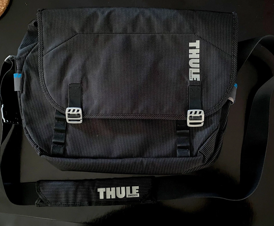 Bolso Mensajero Thule TCMB-115 Crossover Negro Se Adapta a 15" Laptop TSA Travel 17"x13" Foto 2 de 4