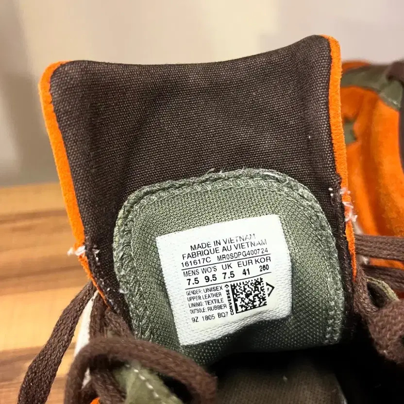 Converse One Star Suede Sneakers in Orange/Kakhi, Size 260