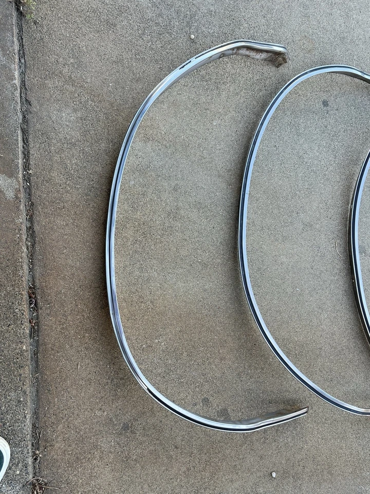 1974 1975 1976 74 75 76 Buick Riviera Wheel Opening Moulding Trim molding - Image 2 of 4