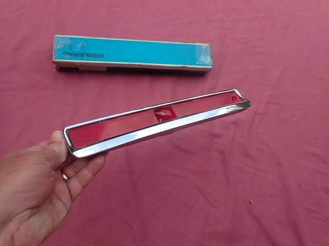 Conjunto de luz trasera Cadillac 1974-76, izquierda, ¡nos! 912169 bisel lente Foto 2 de 4