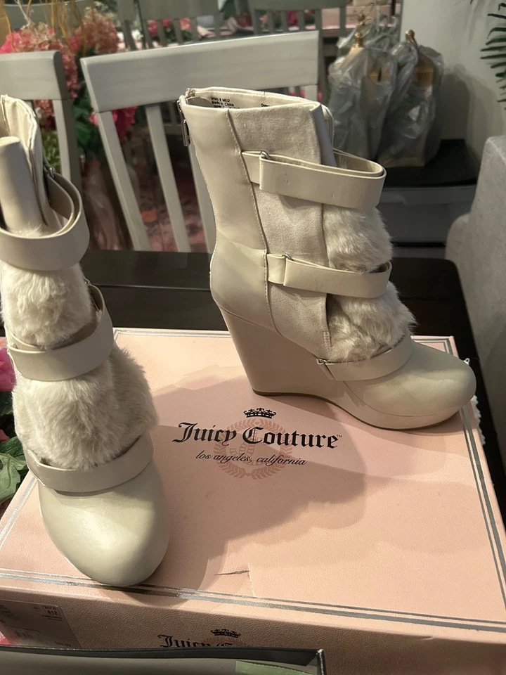 JUICY COUTURE OFF WHITE SZ 8 FAUX FUR WEDGE BOOTS W BACK ZIPPER - Image 2 of 4