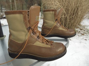 lightweight insulated waterproof boots