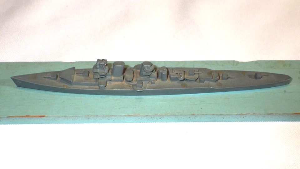 HA FRAMBURG CO CHICAGO NAVAL RECOGNITION SHIP MODEL Hawkins Class Brit-CA 12-43 - Image 4 of 4