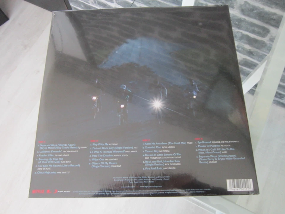 Double Vinyles LP 33T Bande Originale B.O. du Film Stranger Things 4 2022. - Photo 2/2