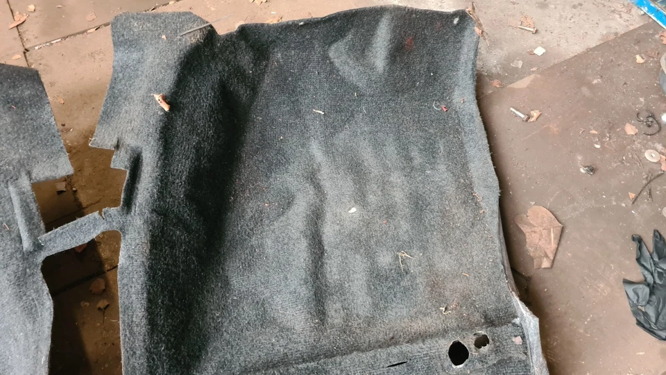 ALFOMBRA SUZUKI JIMNY 2005 - 2018 GRIS OSCURO MANUAL Foto 2 de 4